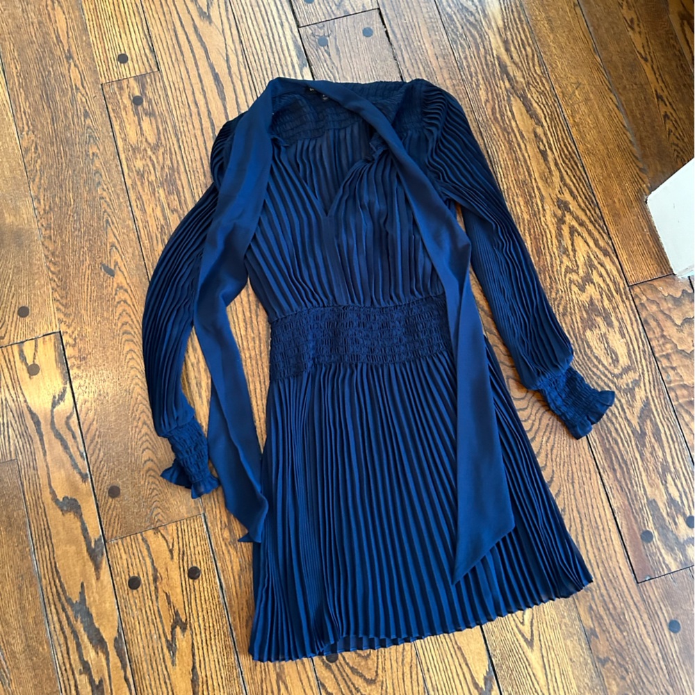 Banana Republic NWOT Pleated Tie-Neck Mini Dress Size XS - Picture 5 of 8